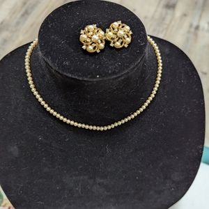 Crown Trifari graduated pearl necklace pearl clip on  earring